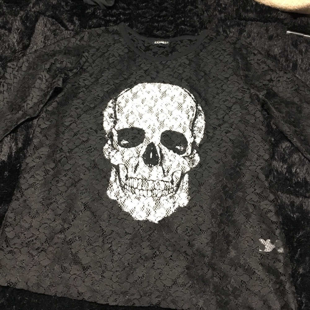 Black &a white lace skull shirt