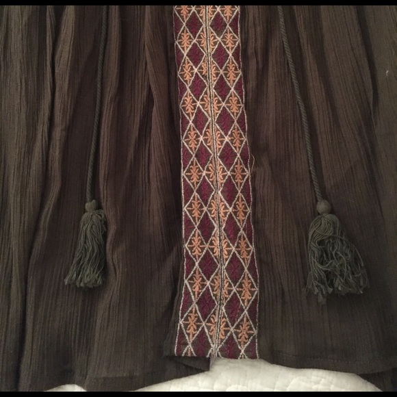 Green Shoulder Cut Out Boho Tunic - Picture 2 of 4