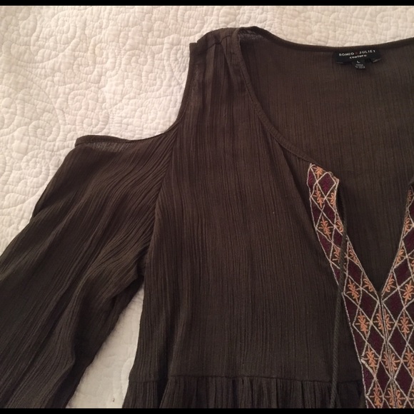 Green Shoulder Cut Out Boho Tunic - Picture 4 of 4