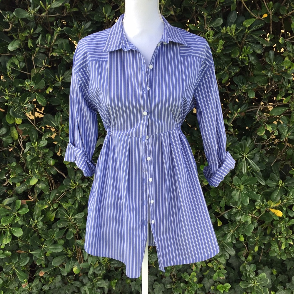 🌺 Blue and white striped H&M blouse.