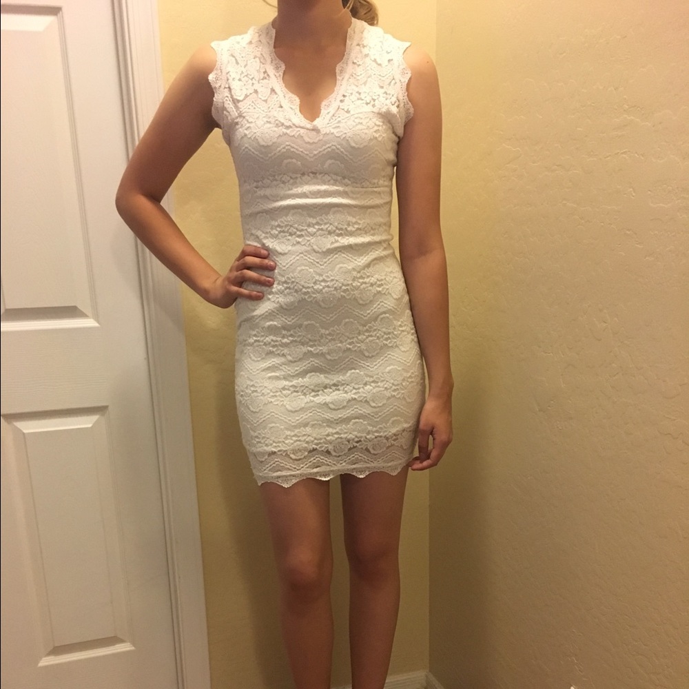 White lace short dress