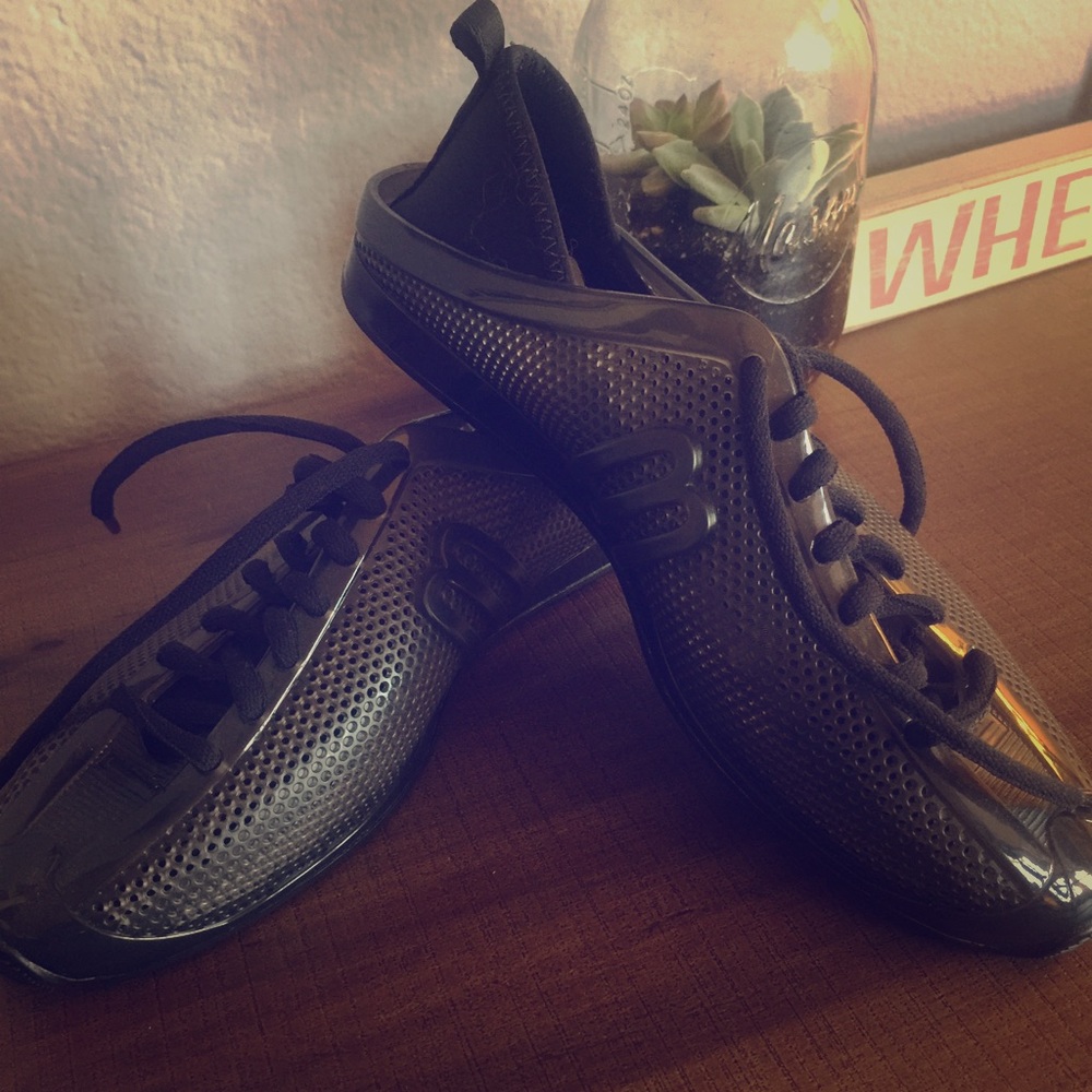 Melissa designer walking shoe