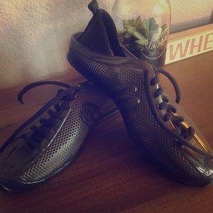 Melissa designer walking shoe