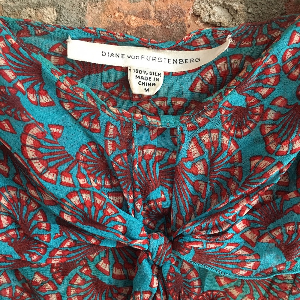 🎉 HP🎉 DVF Silk Print Cami Top 💕 - Picture 2 of 5