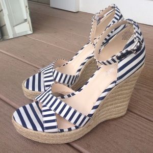 🎉SALE🎉NWT Nine West Striped Wedges