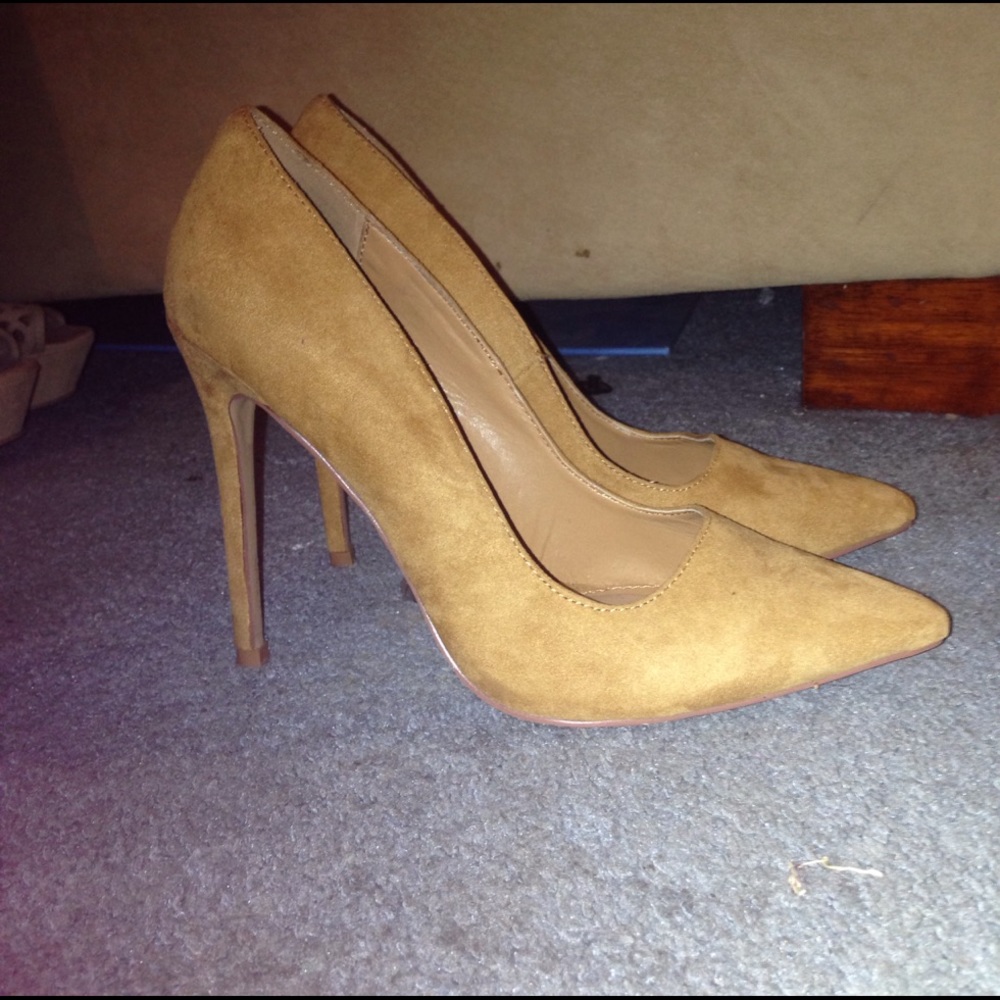 Light brown/ Camel 🐫 faux suede pumps size 7
