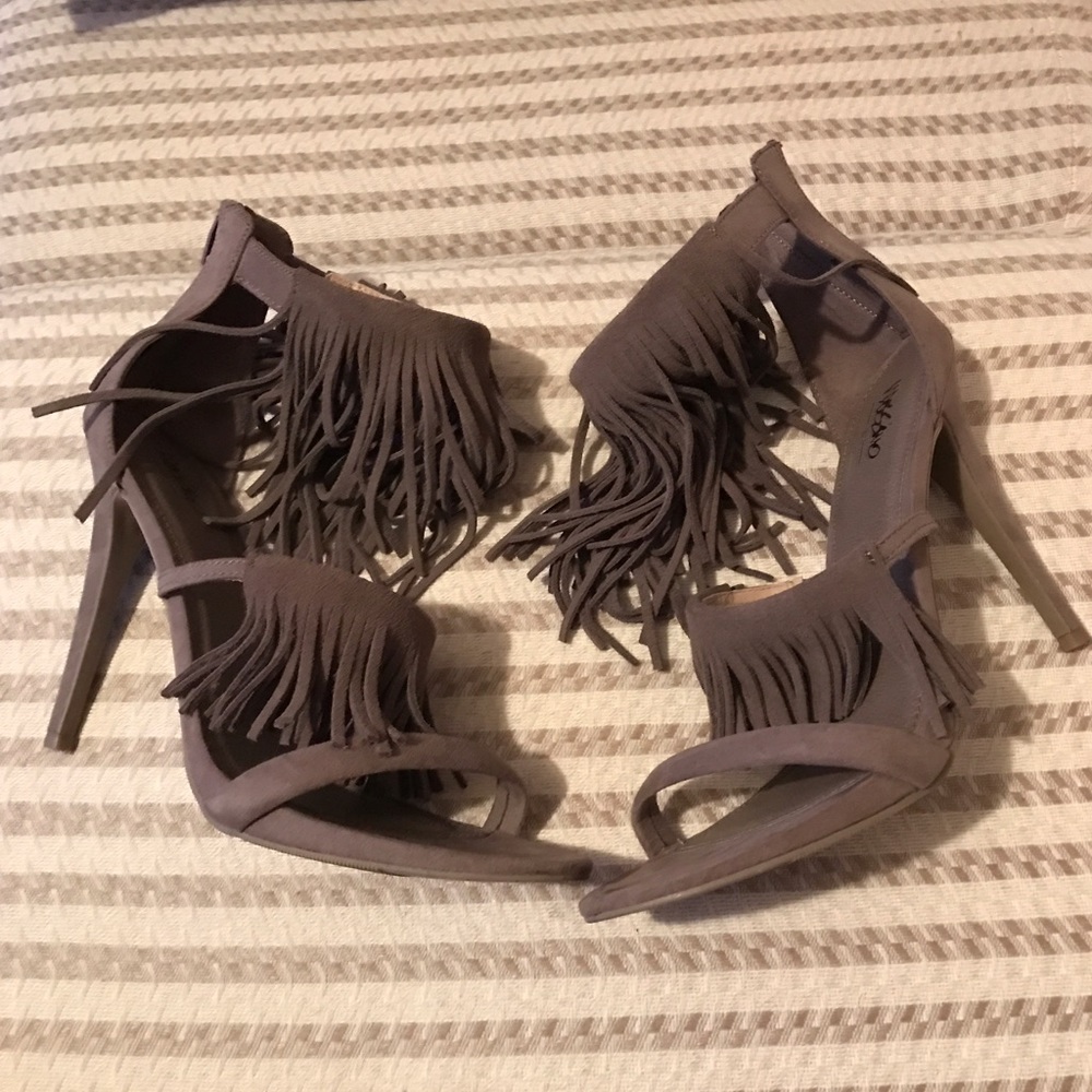 Size 11 Gray Fringe Heels