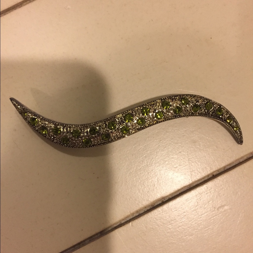 Light green stone brooch