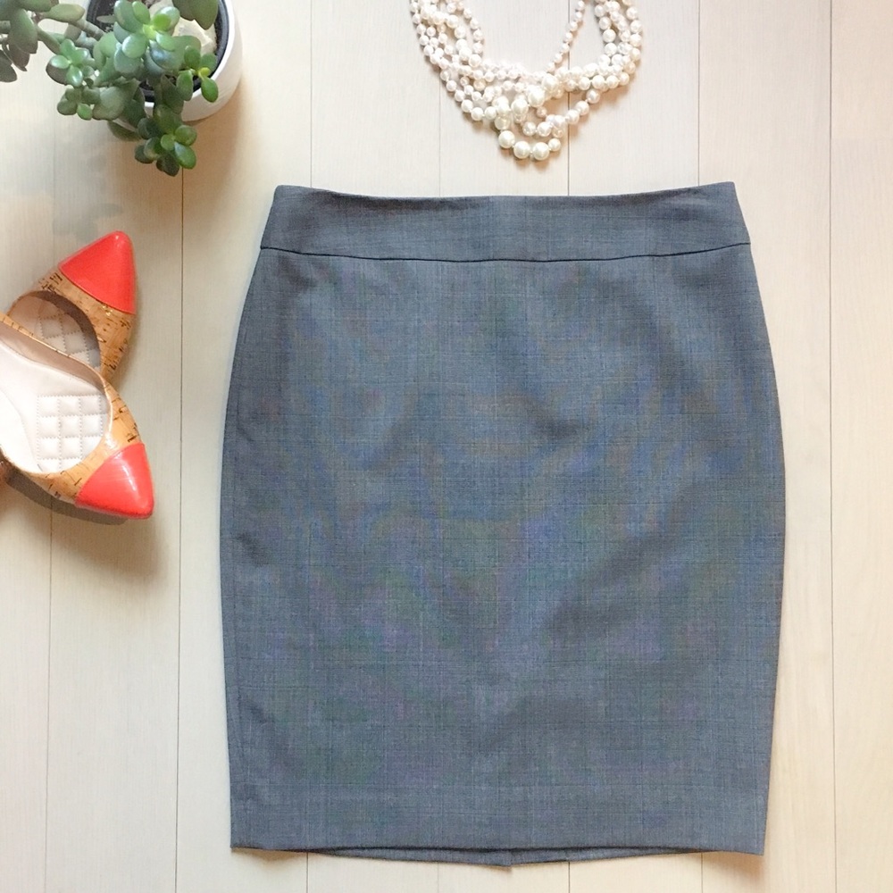 ✨HP✨ Ann Taylor Perfect Gray Pencil Skirt