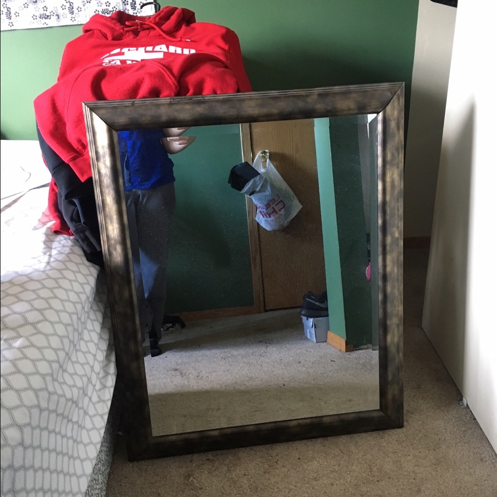 Medium size mirror