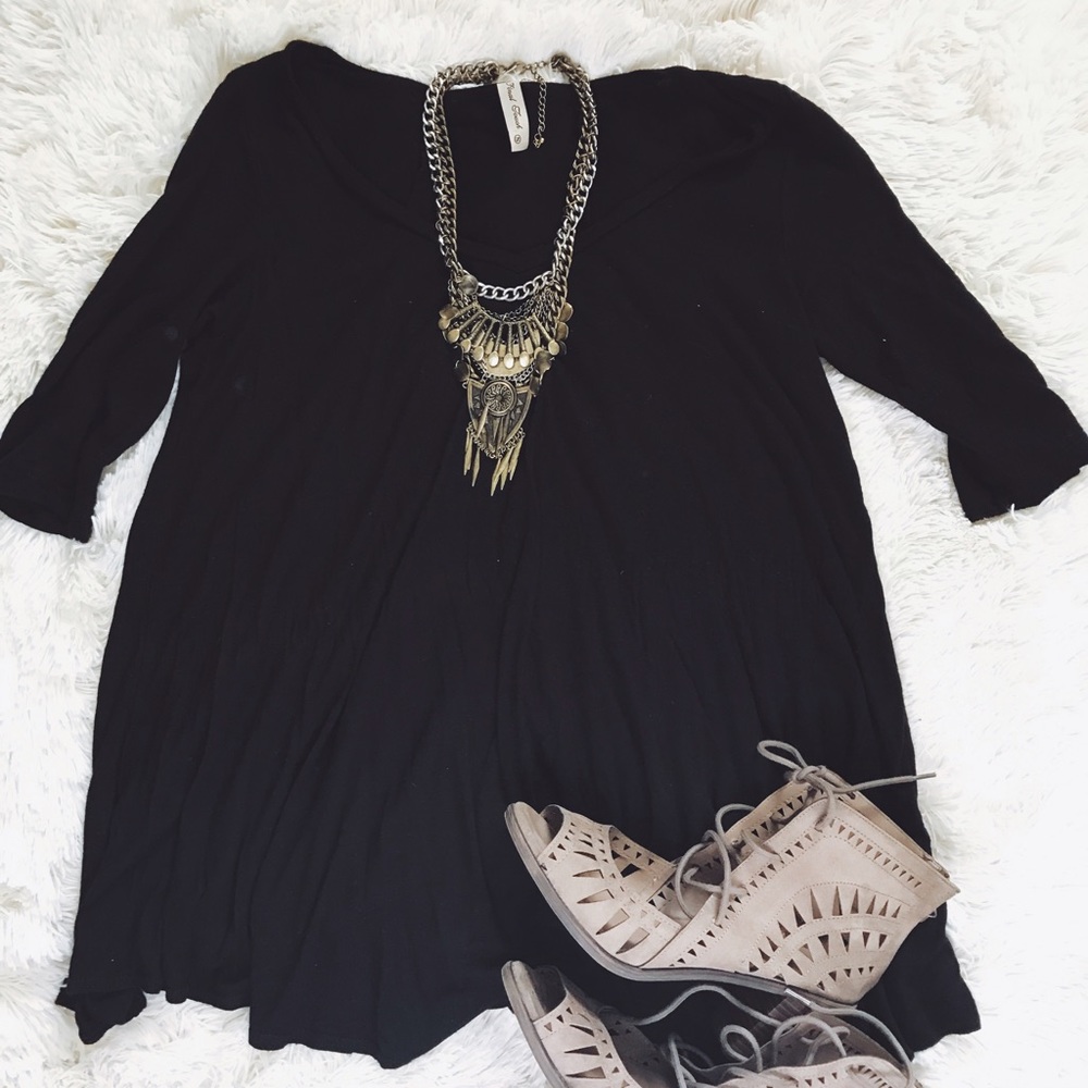Black Vneck Tee