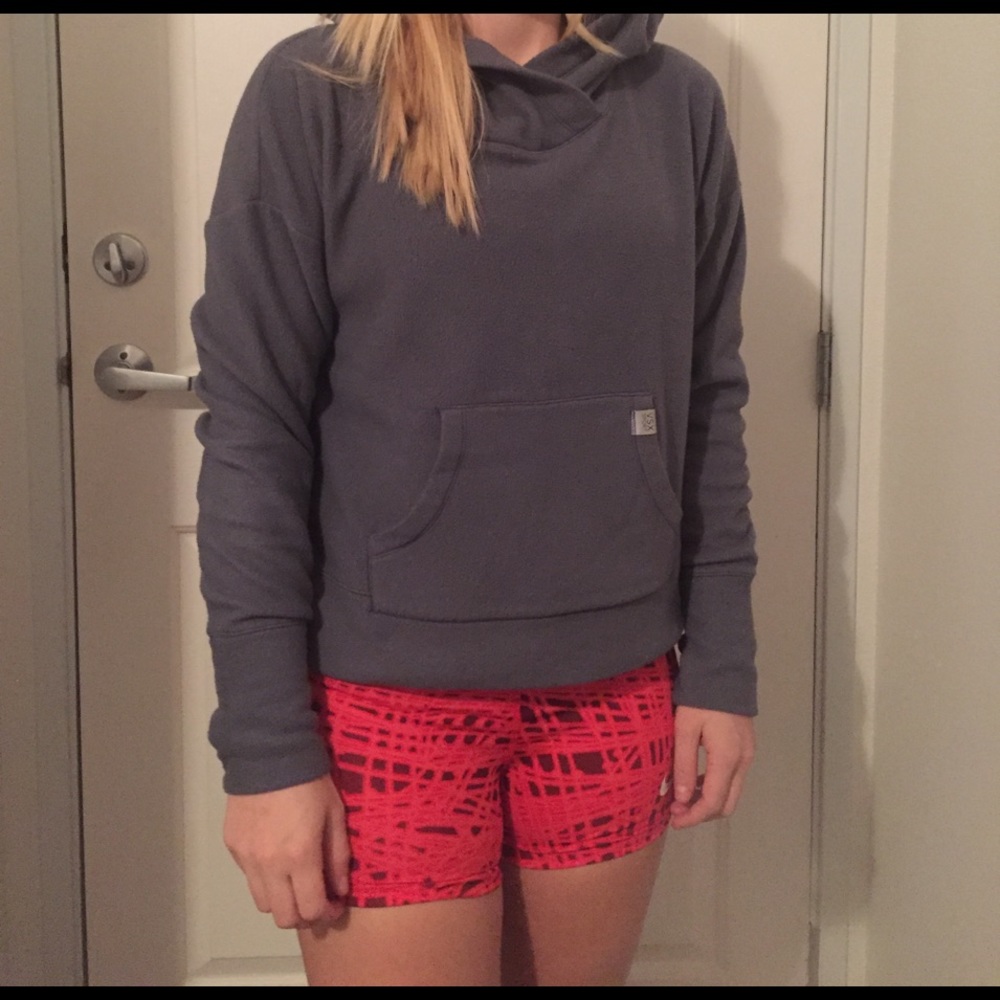 VSX 🌼 Gray Fleece Hoodie (S)