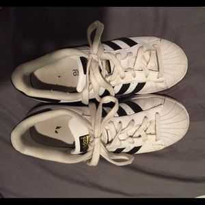Size women's 5.5 adidas superstars