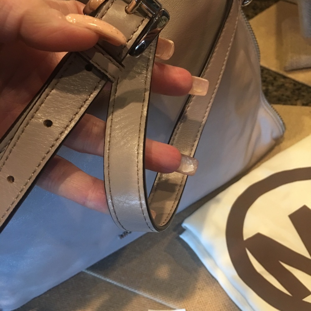 Michael Kors Pearl Grey Devon - Lg Shoulder Bag - Picture 5 of 7