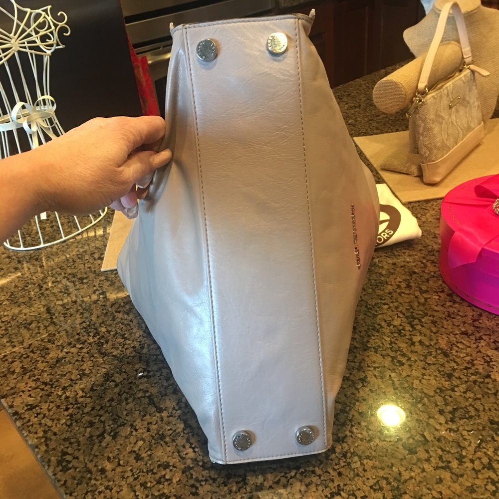 Michael Kors Pearl Grey Devon - Lg Shoulder Bag - Picture 7 of 7