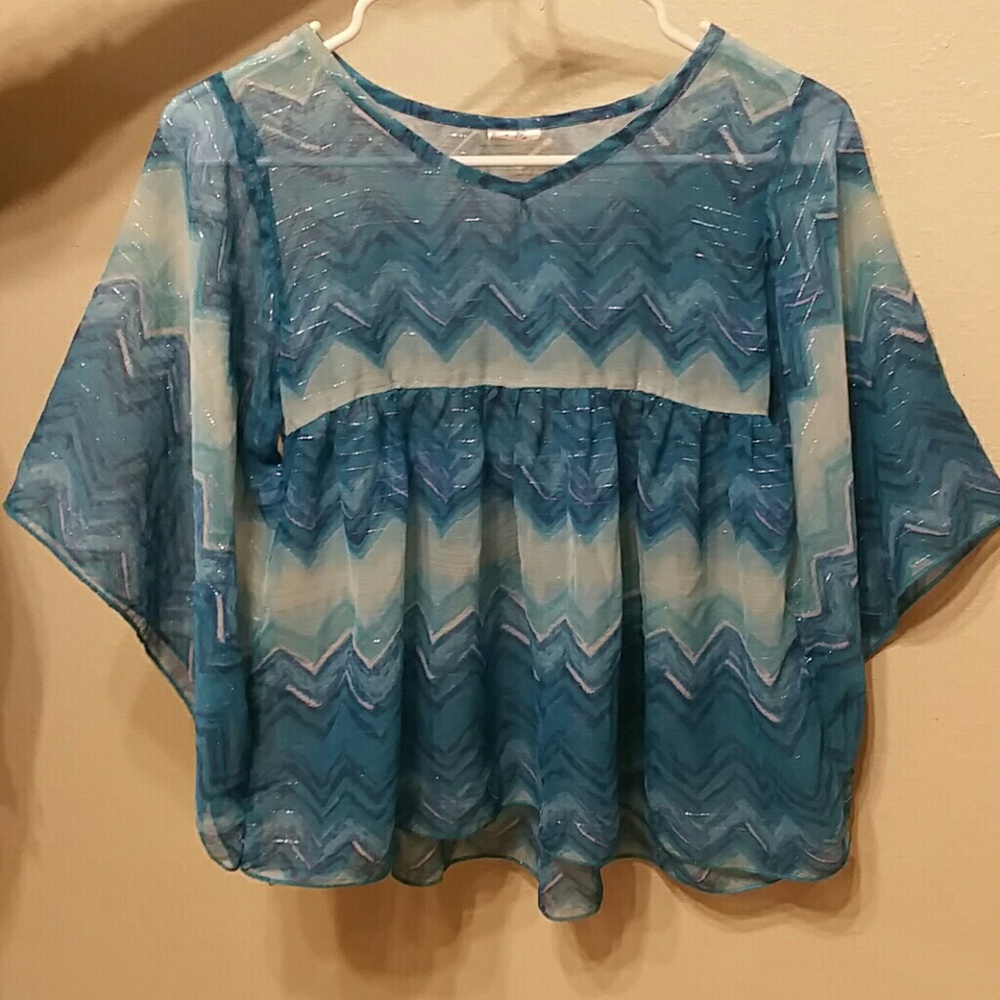 Cute sheer top!!
