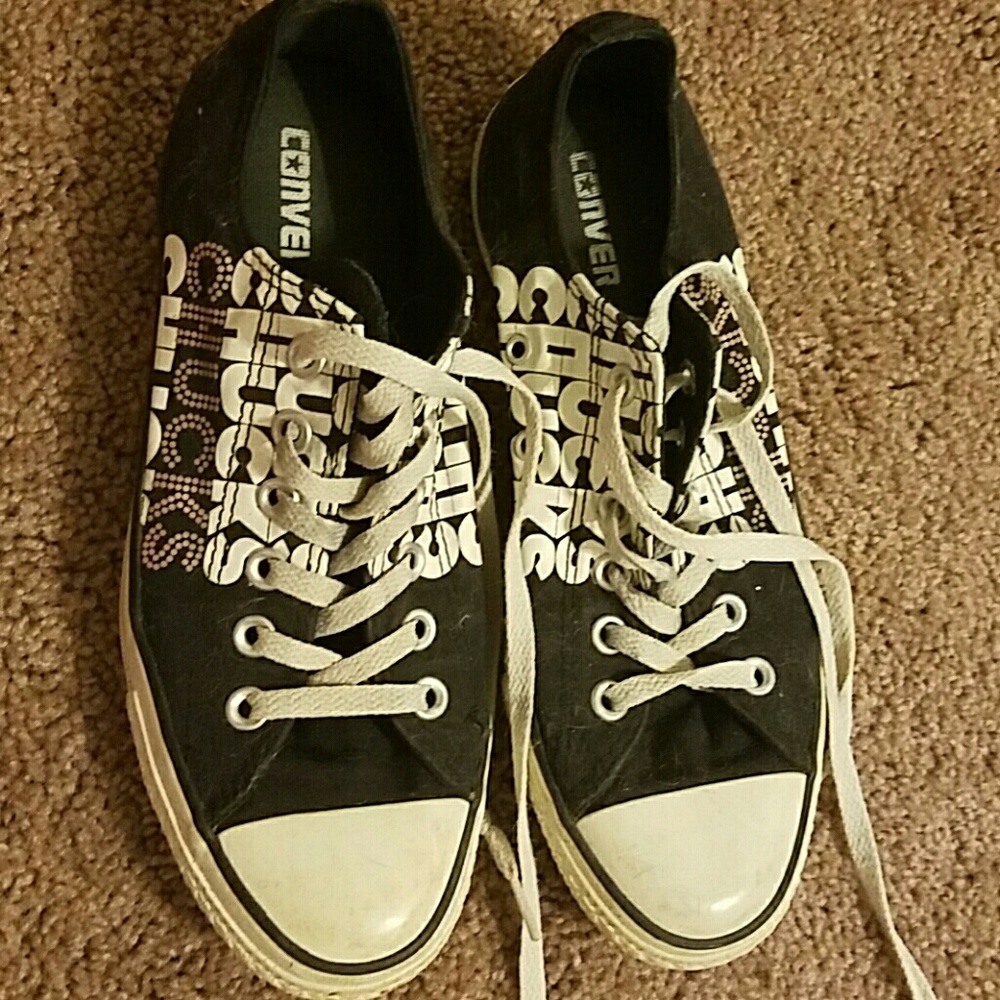 Black low top converse