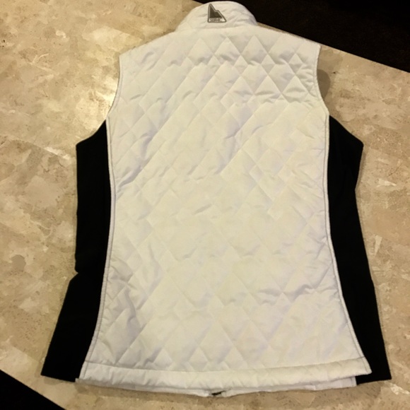 SER4C White zipper up Vest - Picture 2 of 5