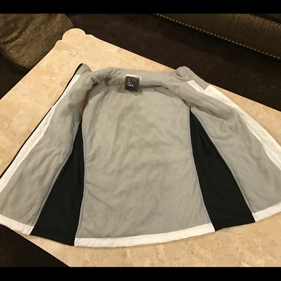 SER4C White zipper up Vest - Picture 3 of 5