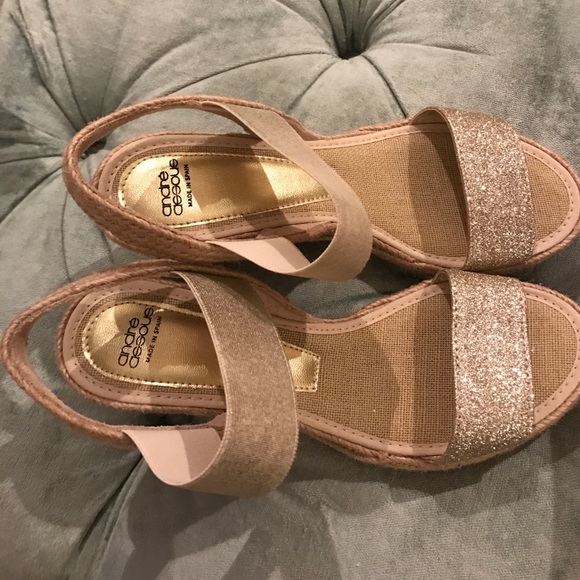 Wedge - Picture 2 of 3