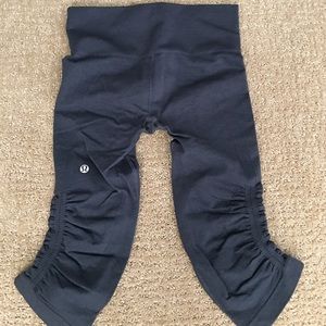 Lululemon cropped yoga pants