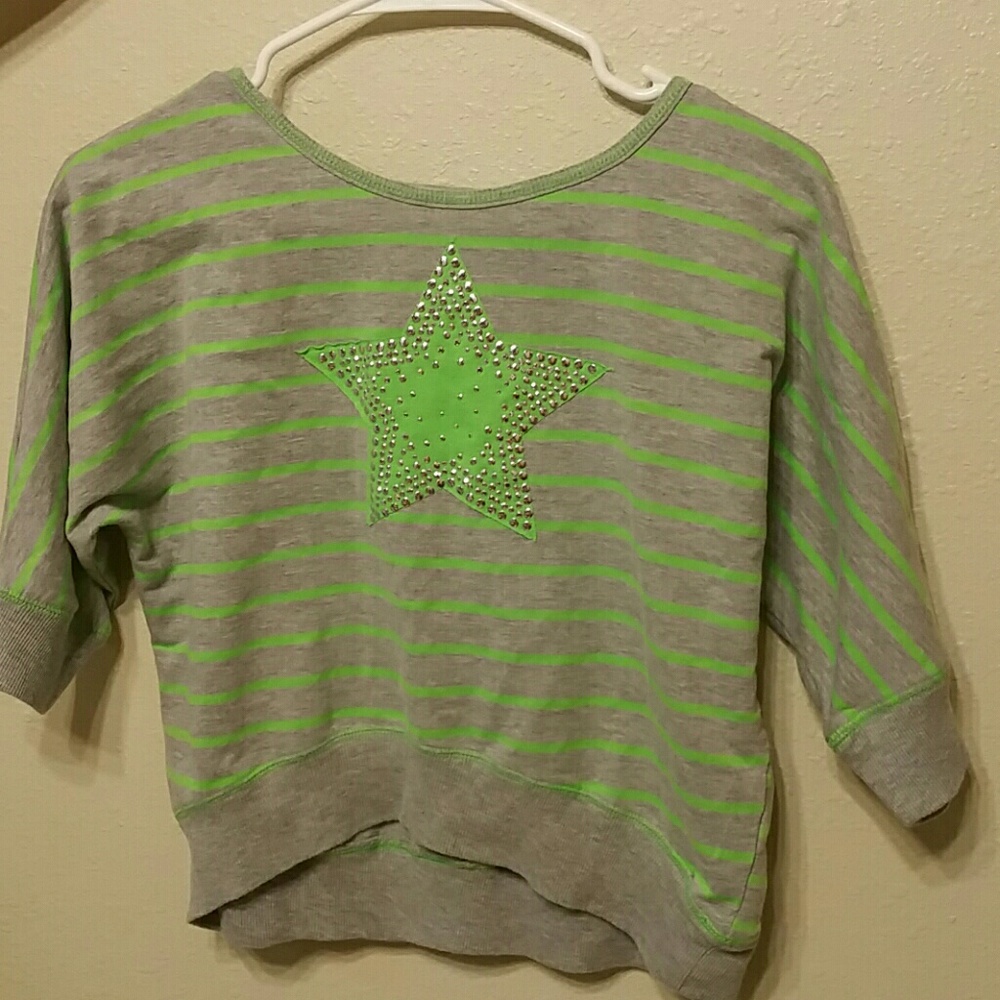 Half sleeve top with star