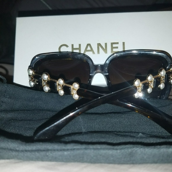 Authentic Chanel Tortoise Sunglasses - Picture 4 of 6