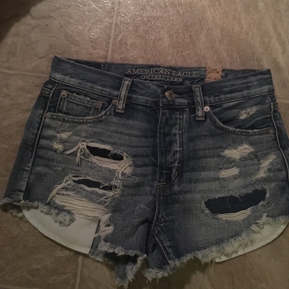 AMERICAN EAGLE DISTRESSED VINTAGE HI-RISE SHORTS