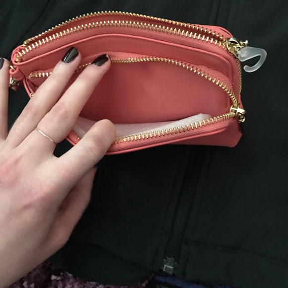 🌀WANT GONE🌀Merona wristlet ✨ - Picture 4 of 8