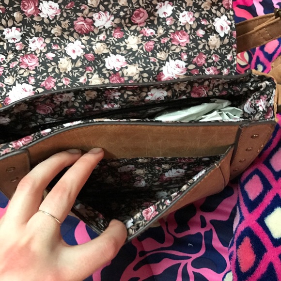 •Tan Crossbody• - Picture 7 of 8