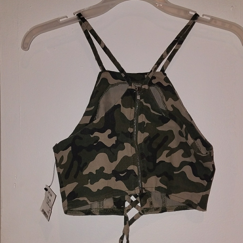 🚫SOLD🚫 Camo wrap crop top - Picture 4 of 6