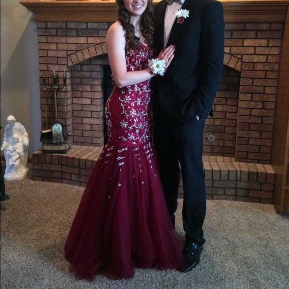 Burgundy mermaid prom dress!!