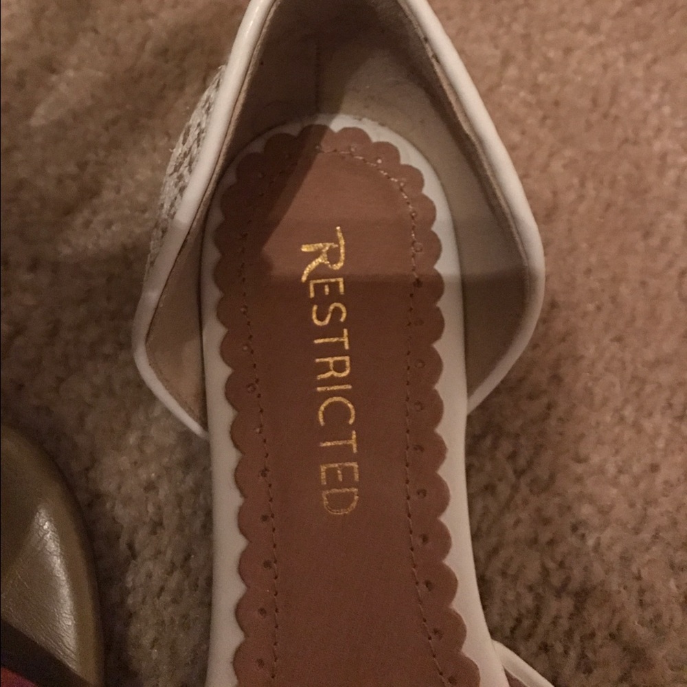 Flats - Picture 2 of 3