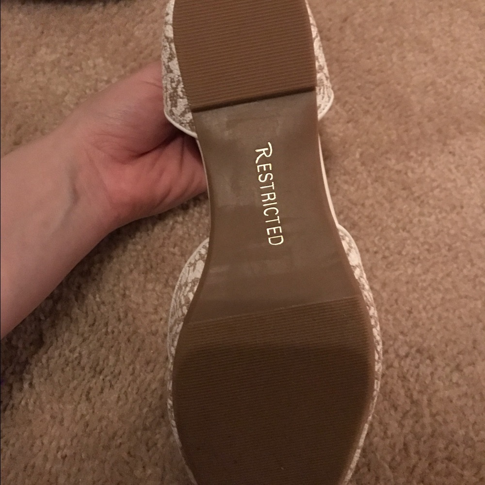 Flats - Picture 3 of 3