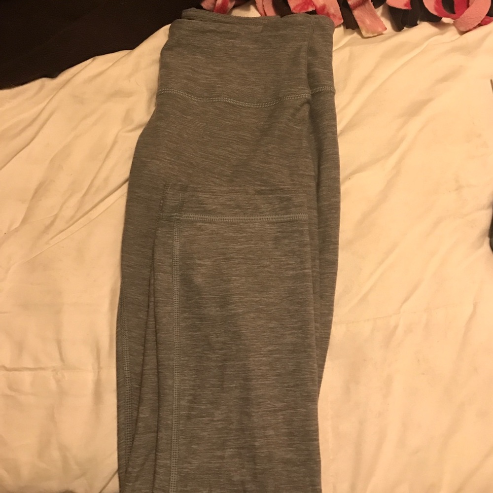 Lululemon fitted running crops!