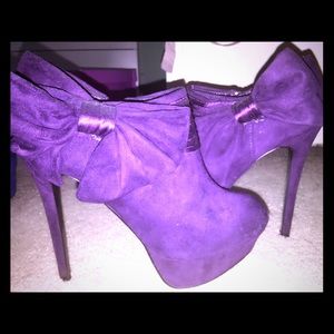 Purple bow booties