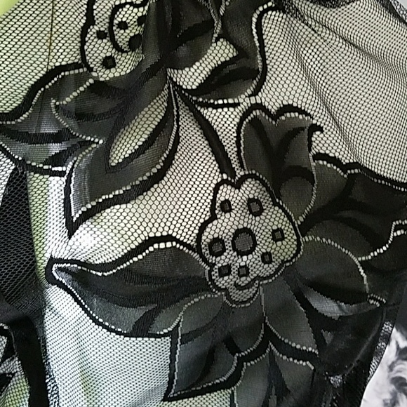 ONLY 1 LEFT --- Sexy cover - Picture 6 of 8