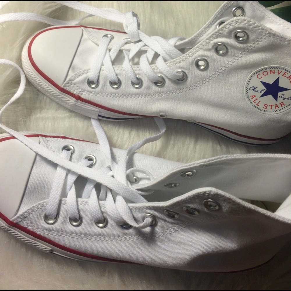 🎀1 HOUR SALE! CONVERSE CHUCK TAYLORS WHITE SHOES - Picture 3 of 4