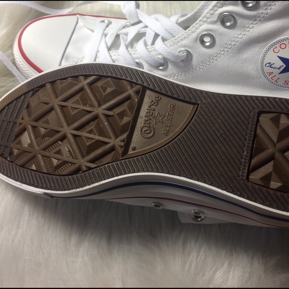 🎀1 HOUR SALE! CONVERSE CHUCK TAYLORS WHITE SHOES - Picture 4 of 4