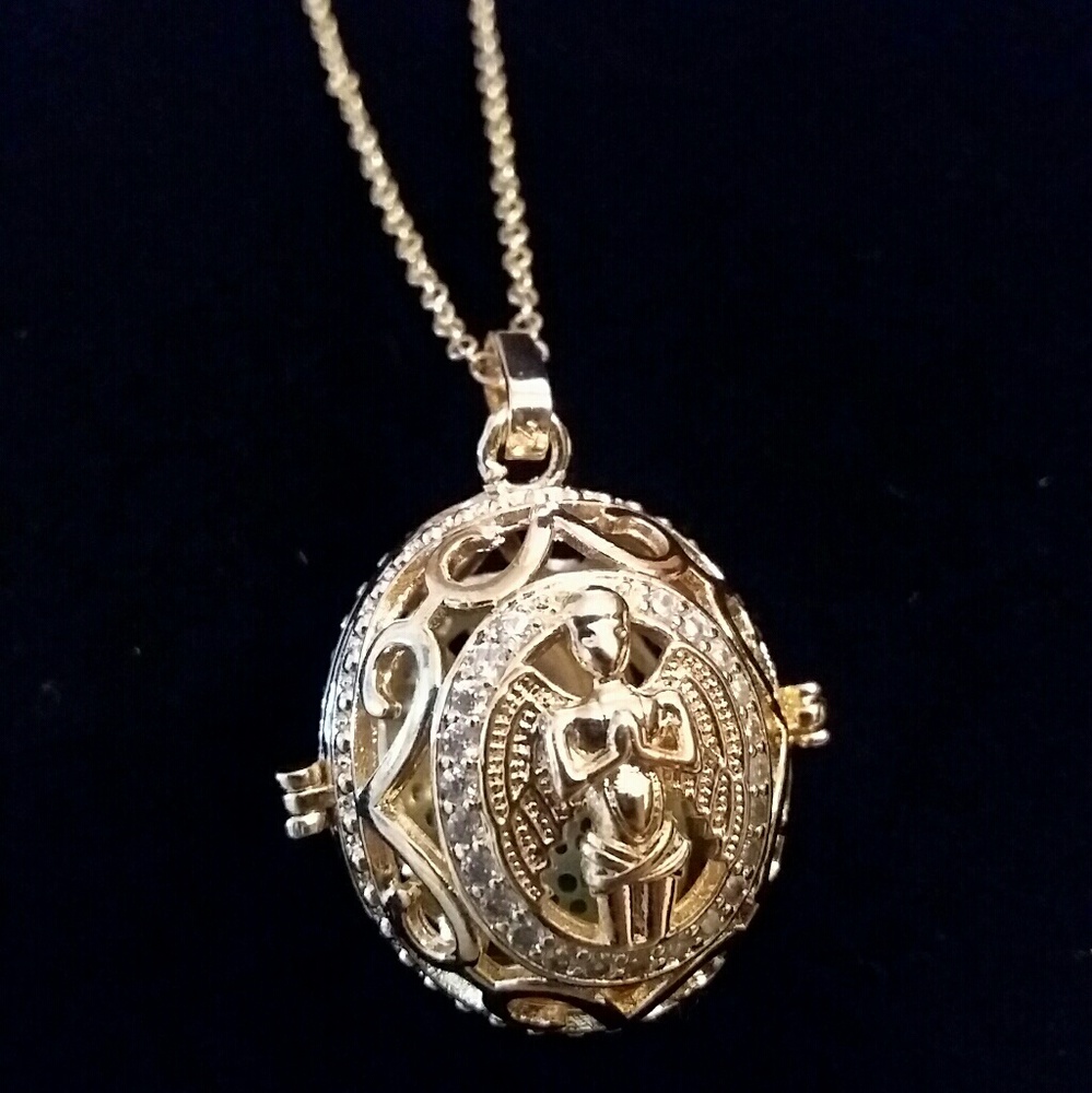 Essential oil diffuser CZ  gold angel necklace - Picture 4 of 7