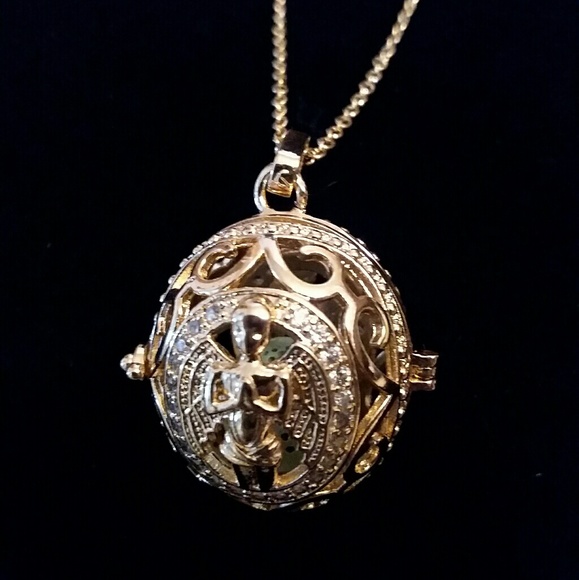 Essential oil diffuser CZ  gold angel necklace - Picture 6 of 7