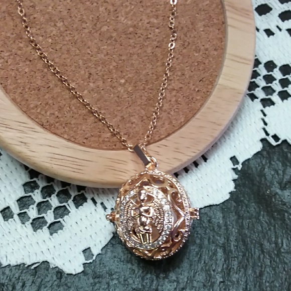 Essential oil diffuser CZ  gold angel necklace - Picture 2 of 7