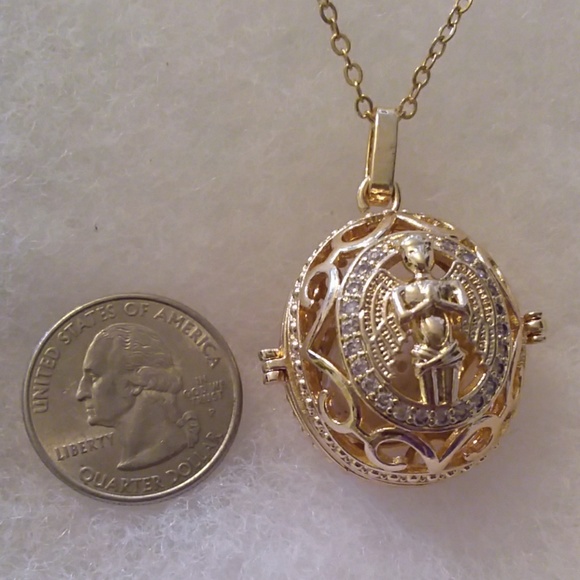 Essential oil diffuser CZ  gold angel necklace - Picture 7 of 7