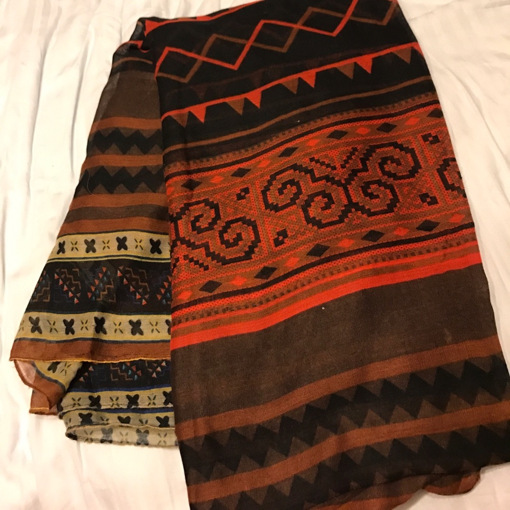 Beautiful Fall Pattern Scarf - Picture 2 of 2