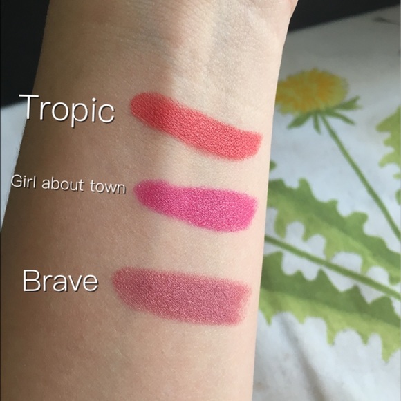 MAC LIPSTICK - Picture 2 of 2