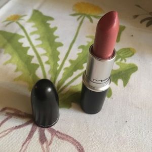 MAC LIPSTICK