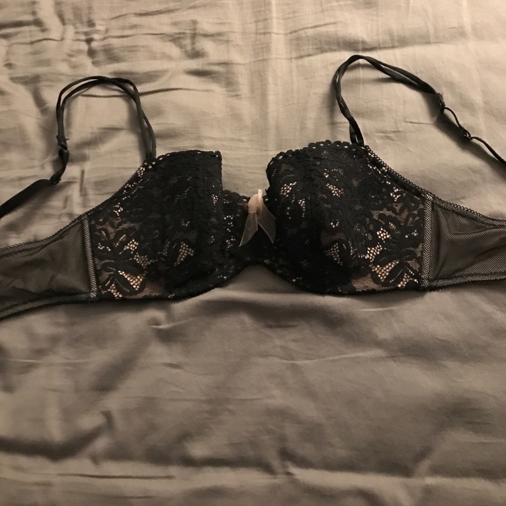 32DD black and pink lacy bra