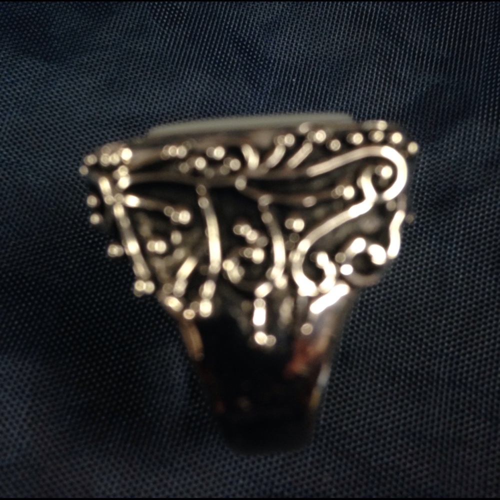 New Size 7 big statement silver color  ring - Picture 5 of 5