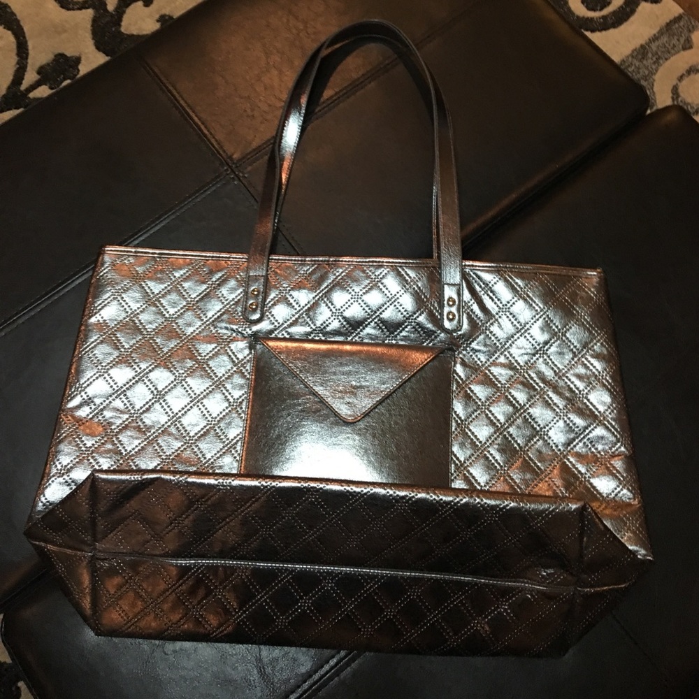 Large metallic tote