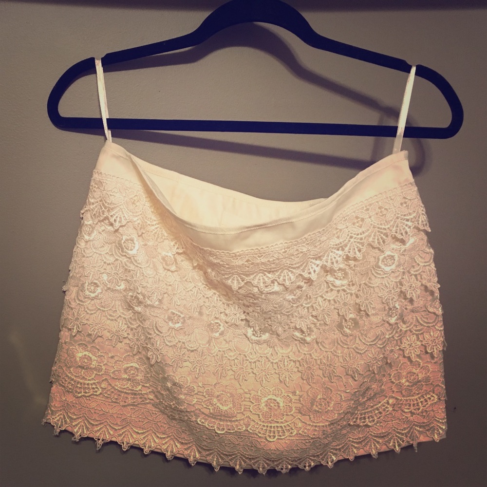 SANS SOUCI Mini Cream Lace Skirt